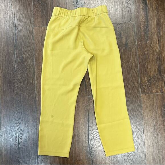 Lululemon On the Fly Crop *Woven 23" Vintage Gold SZ 2 - Picture 5 of 7
